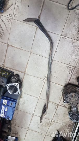 Кронштейн запасного колеса VW Transporter T4