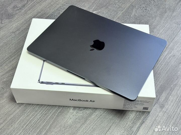 Macbook Air 13.6 (2024) M3, 8/256 Midnight