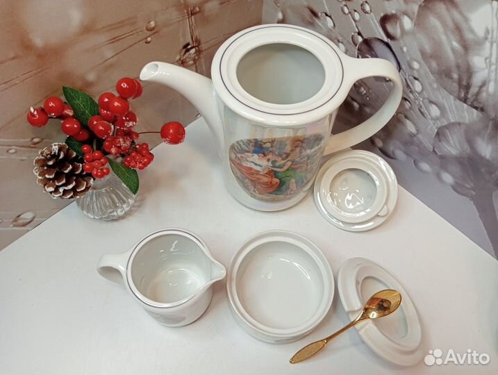 Чайный сервиз с позолотой 