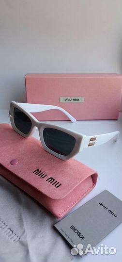 Очки солнцезащитные MİU MİU