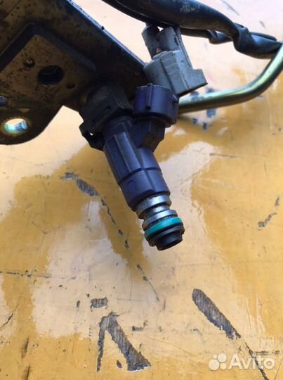 Топливная рампа Nissan Serena C24 QR20DE 2001