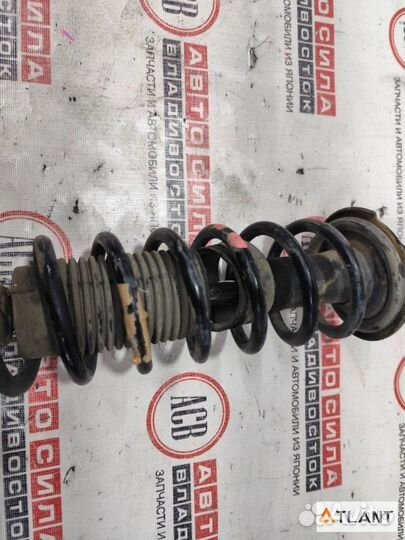 Стойка задняя правая toyota raum