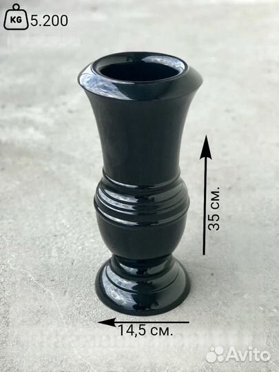 Вазы ритуальные из литьевого камня на кладбище