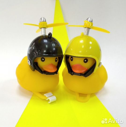Утка со шлемом-пропеллером, желтый шлем
