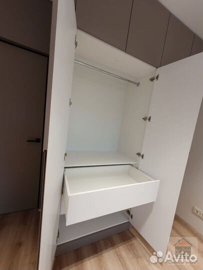 Распашной шкаф