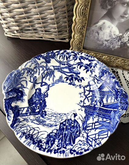 Антикварное блюдо Royal Crown Derby