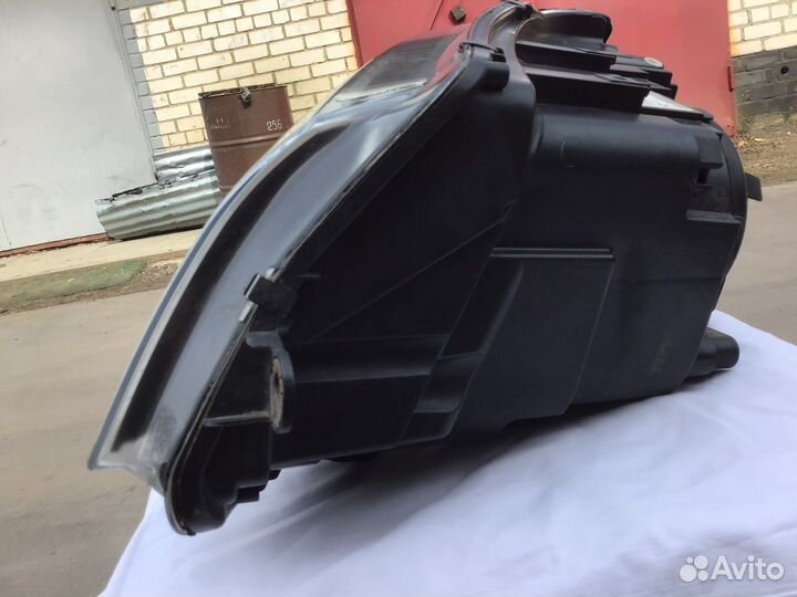 Фара правая б/у Фольксваген Мультиван Т5 рестайл