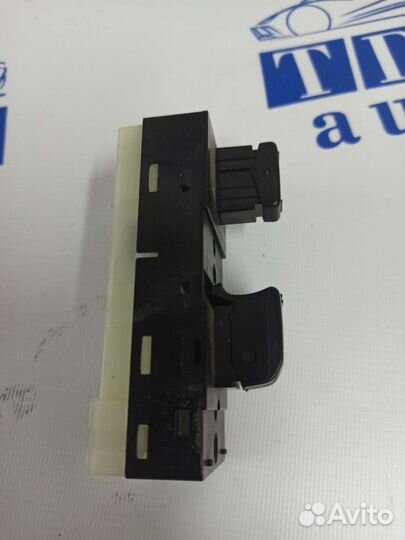 Кнопка стеклоподъемника правого Nissan Altima