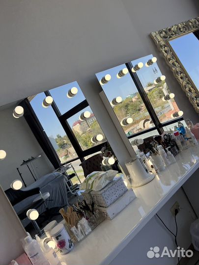 Гримерное зеркало с подсветкой