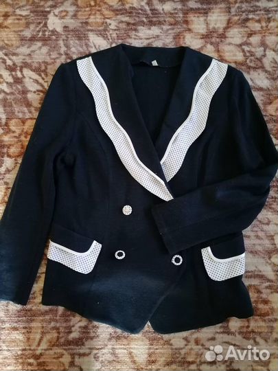 Костюмы и платья