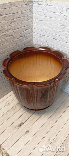 Большой цветочный горшок (кашпо)