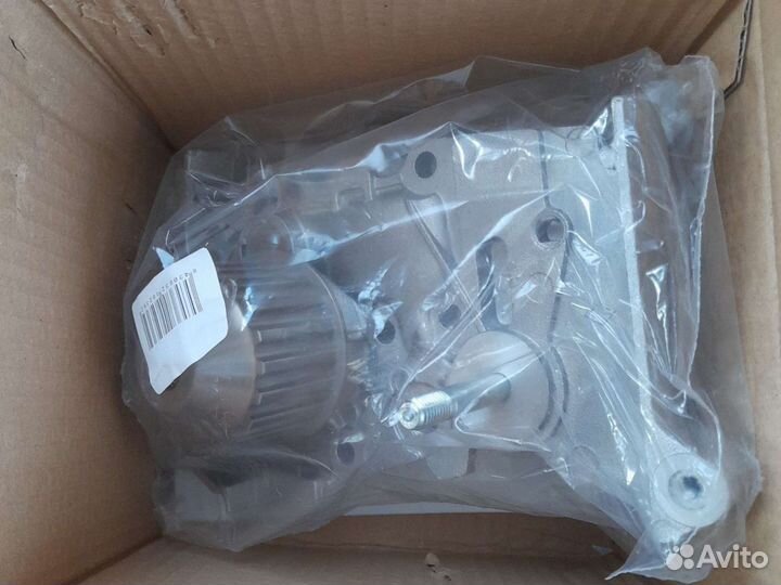 Водяная помпа renault логан,сандеро 1.4