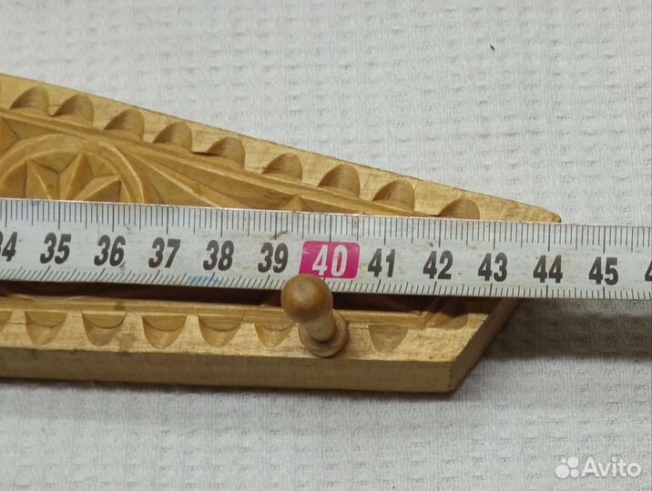 Деревянная вешалка