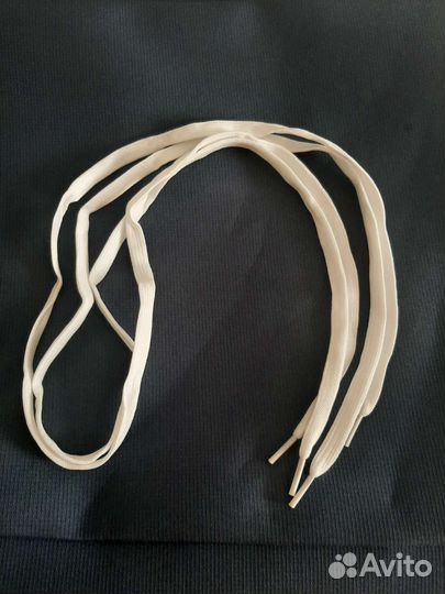 Шнурки белые. 110см. 1 пара. Новые