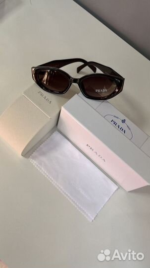 Очки солнцезащитные Prada