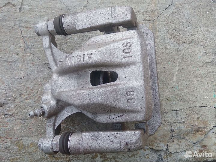 Супорт тормазной задний левый тойота Марк 2