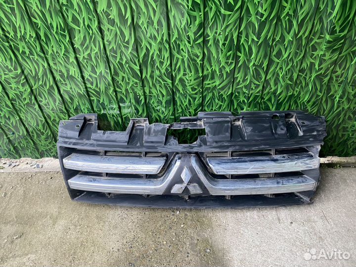 Решетка радиатора Mitsubishi
