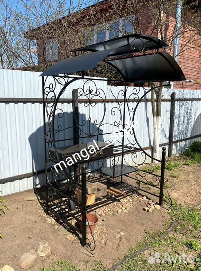 Мангал с крышей