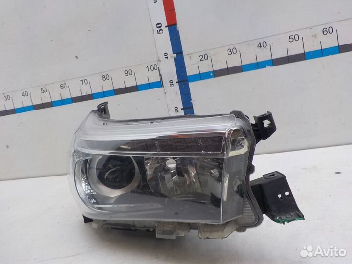 Фара правая Toyota Hi Lux 2015
