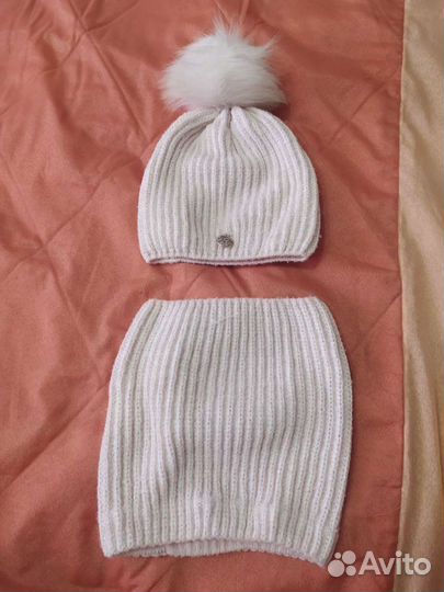 Шапка с помпоном и шарф снуд