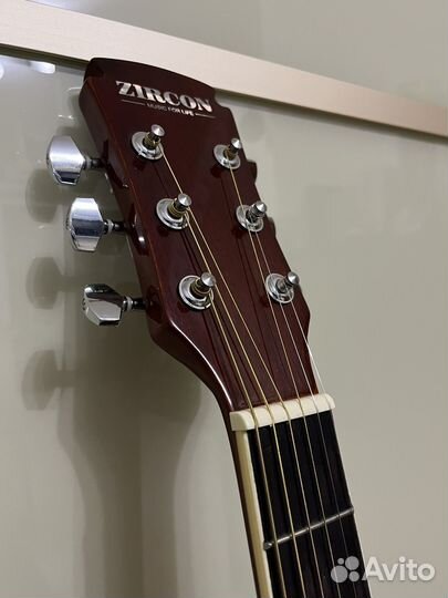 Акустическая гитара