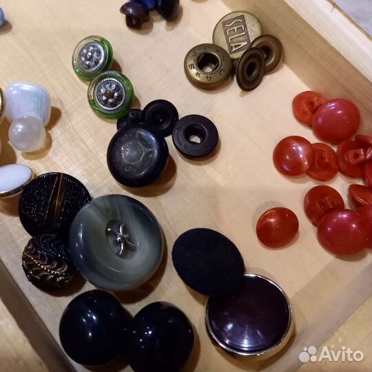 Пуговицы разные