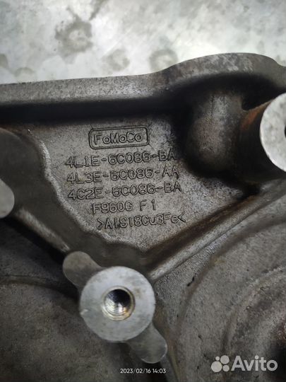 Передняя крышка грм двигателя Ford Explorer