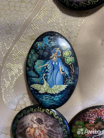 Броши дерево