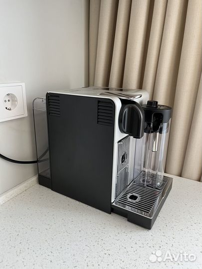 Кофемашина Nespresso DeLonghi Lattissima Pro