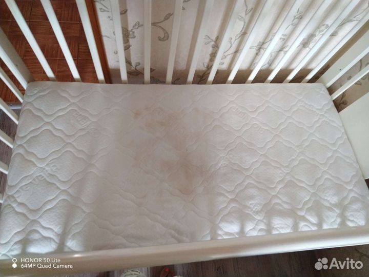 Продам детскую кроватку с матрасом