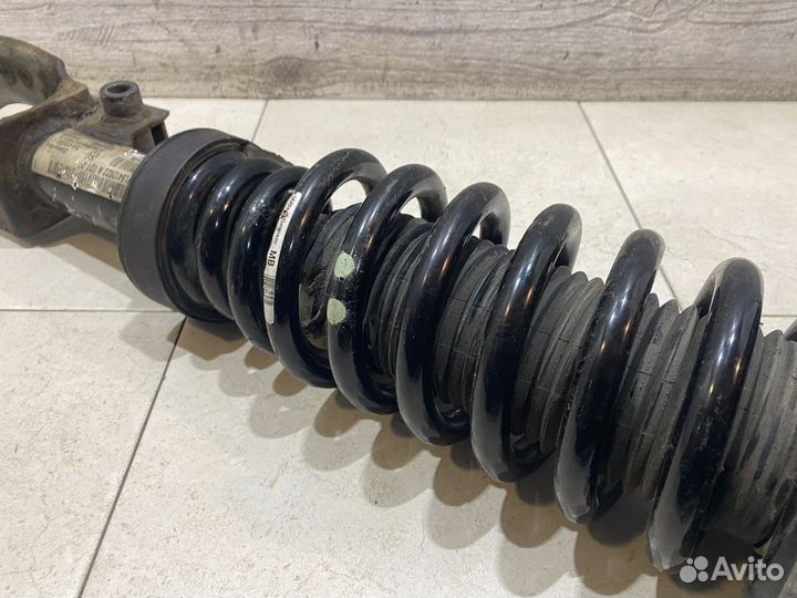 Стойка передняя правая Volkswagen Touareg 02-10