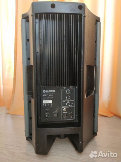 Активная акустическая колонка Yamaha MSR400