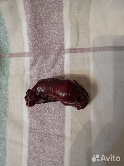 Статуэтка тигр тёмно-красный 7 на 5 см