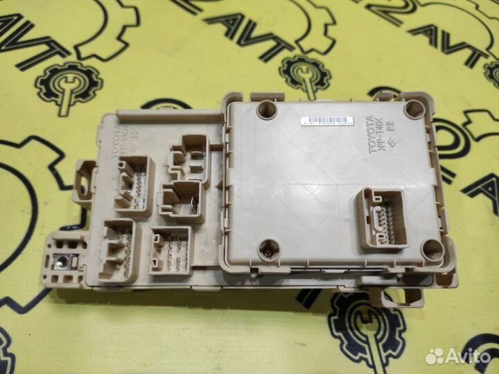 Блок предохранителей салона Toyota Opa ZCT10