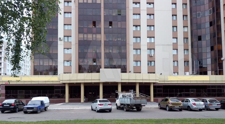 Помещение с отдельным входом-340 м²