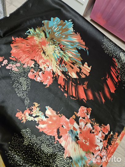 Отрез ткани атлас