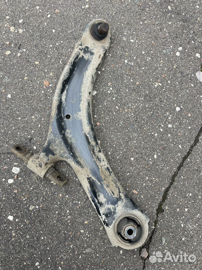 Передние рычаги подвески Nissan X-Trail T31