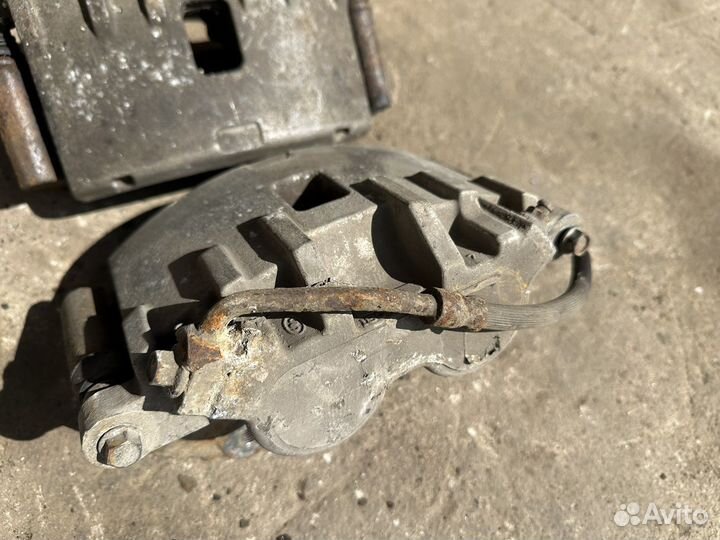 Cadillac srx передний суппорт