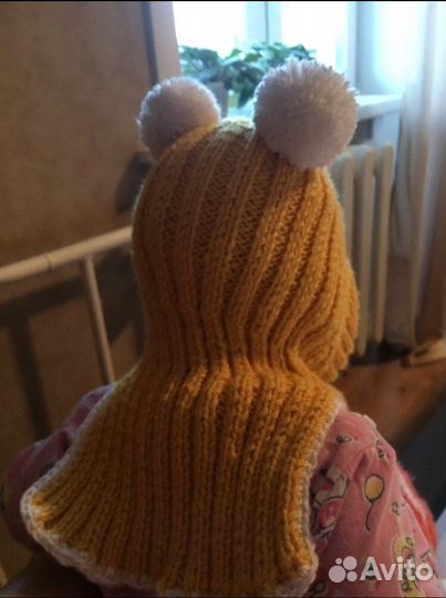 Вязаная шапка-шлем для девочки