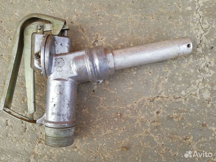 Топливозаправочный пистолет