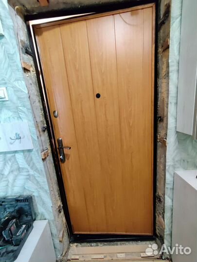 Дверь входная металлическая тамбурная бу