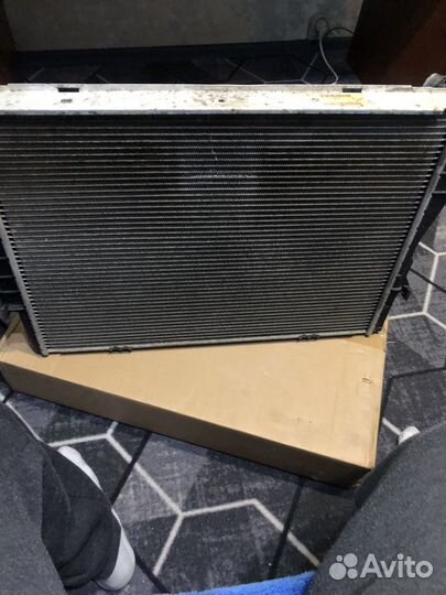 BMW тройка Е 90 радиатор охлаждающей