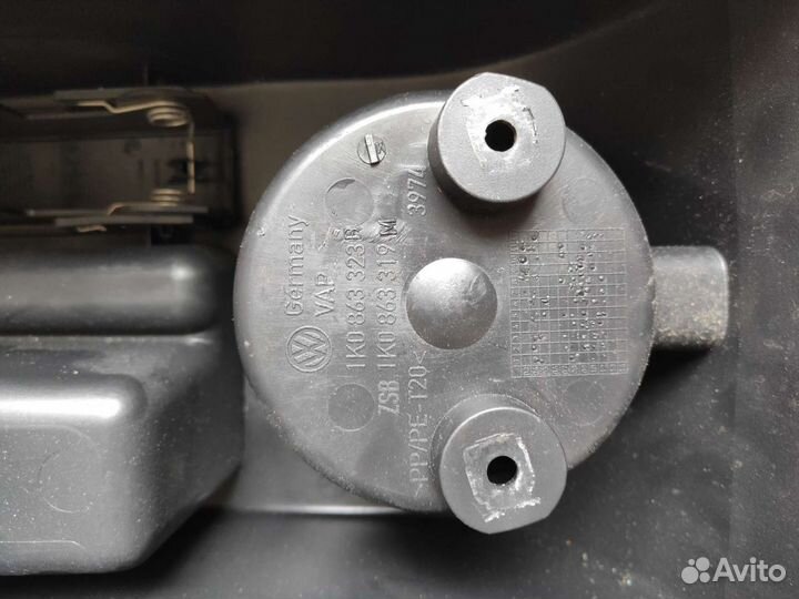 Центральная консоль, (подлокотник) VW Golf 6