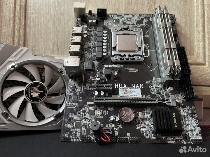 Материнская плата с процессором и памятью