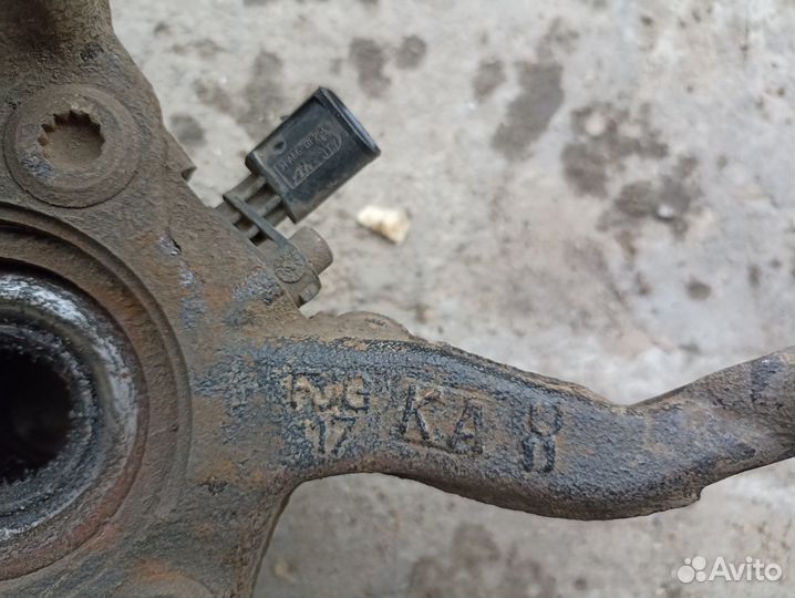 Поворотный кулак правый Skoda Octavia A5 1,8