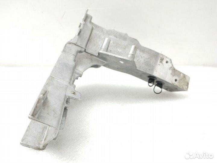 Кронштейн передней панели передний левый