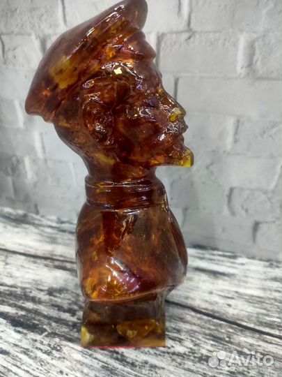 Бюст Феликса Дзержинского (янтарный )