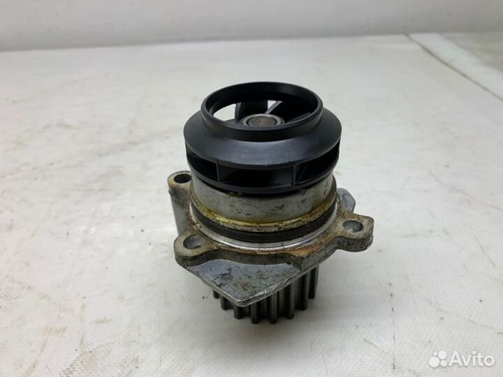 Помпа Volkswagen Jetta 6 2.0 TDI 2012