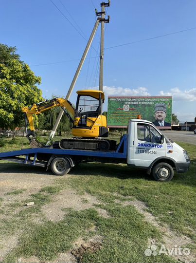 Копаем ямы траншеи