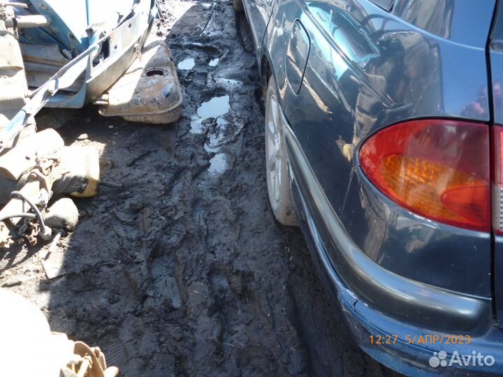 Задние фонари тойота авенсис 2000г левая сторона